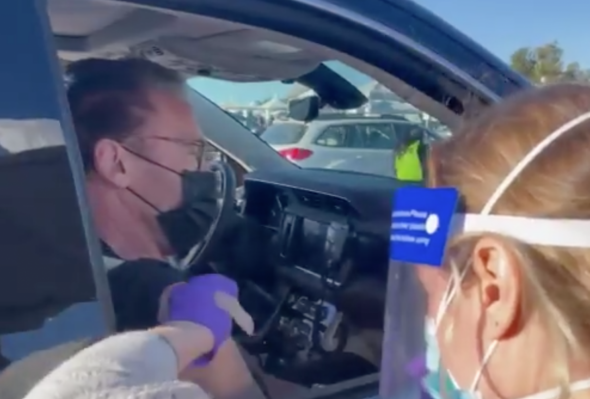Terminator s-a vaccinat anti-Covid: Vino cu mine dacă vrei să trăieşti